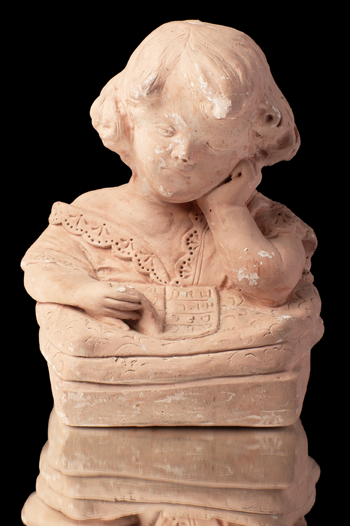 Cara de niño estudiando