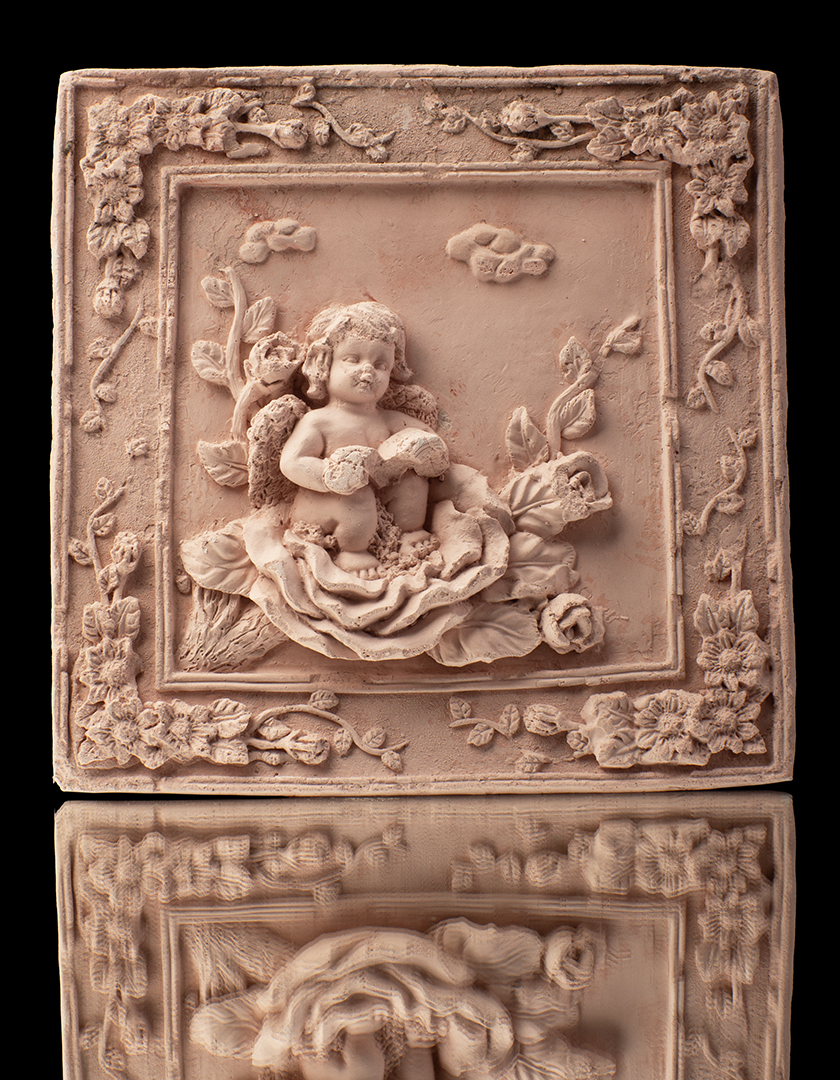 Placa de yeso con ángel